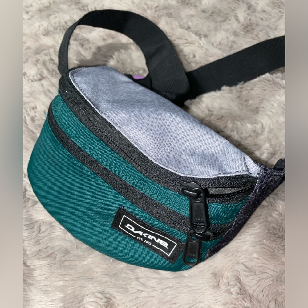 Dakine fanny pack